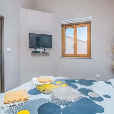 1 Bedroom Gorgeous In * Njivice